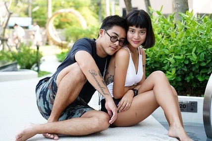 สายป่าน-วุฒิ สวีทหวาน ริมสระว่ายน้ำ