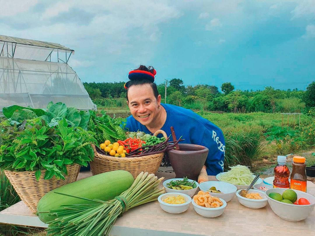 เสนาหอยทำส้มตำ และ มีผักออร์แกนิคจาก Wynn Farm