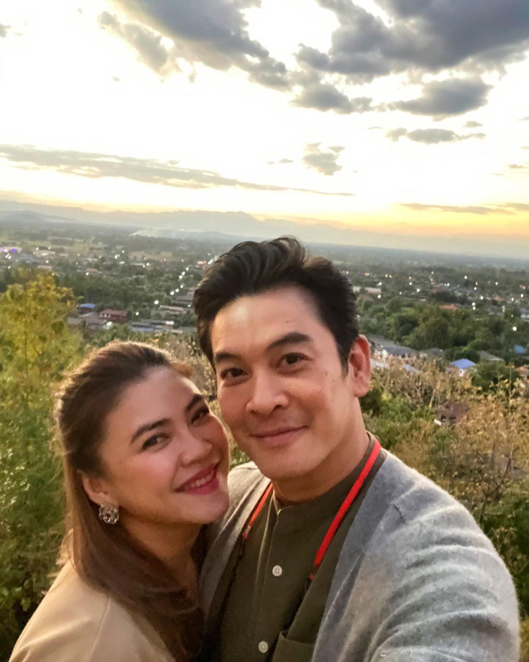 ชาคริต แย้มนาม และ แอน ภัททิรา ถ่ายรูปด้วยกัน