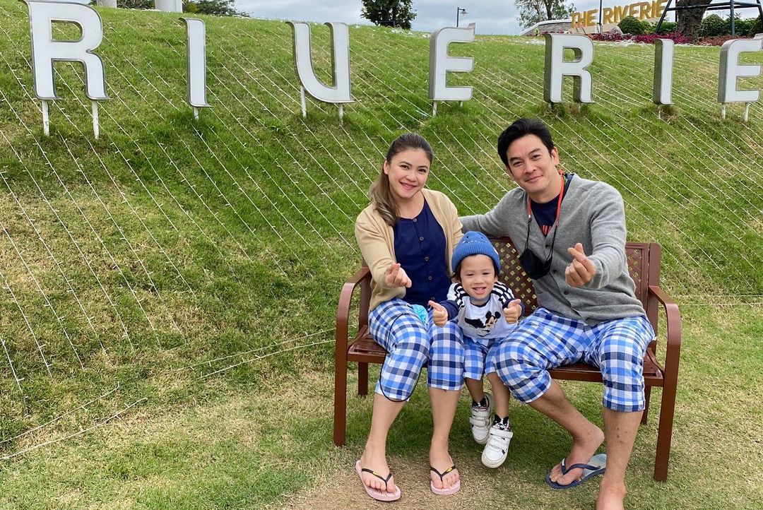 ชาคริต แอน น้องโพธิ์ ใส่กางเกงลายเดียวกัน ทำท่ามินิฮาร์ท