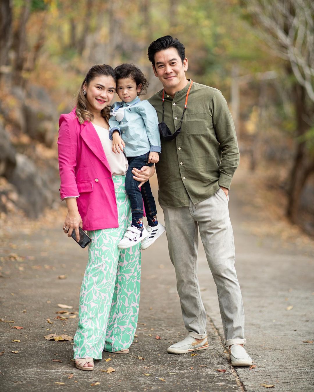 ชาคริต แอน น้องโพธิ์ ถ่ายรูปครอบครัว