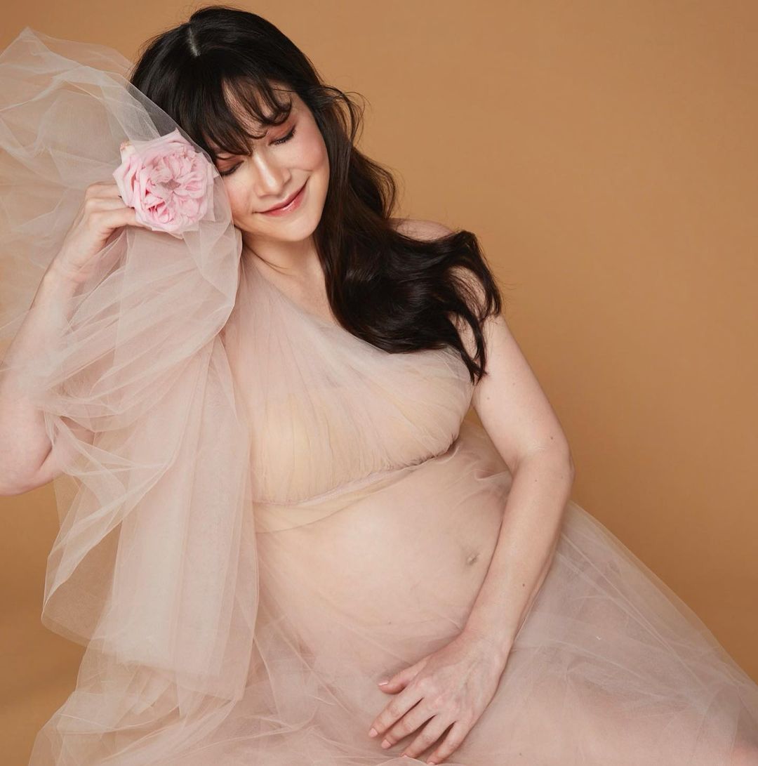 ลี นาตาลี เจียรวนนท์ ถ่ายภาพเซ็กซี่ ในชุดผ้าชีฟอง ก่อนคลอดลูก