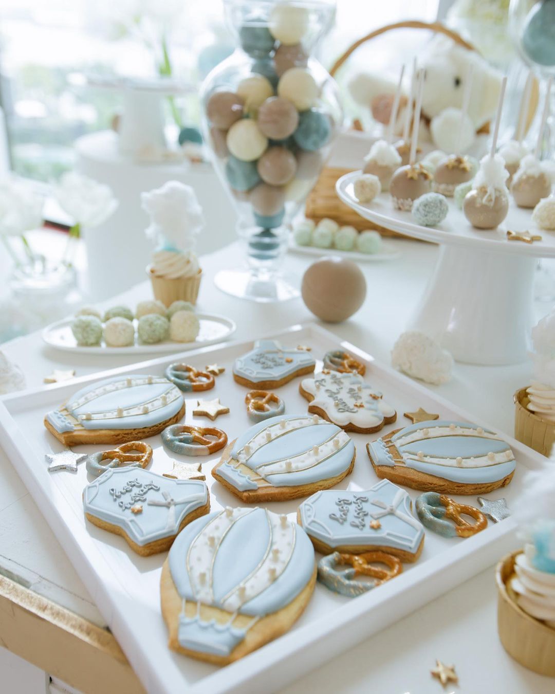 ขนมต่างๆภายในงาน Baby Shower ถูกตกแต่งอย่างน่ารักทุกชิ้น