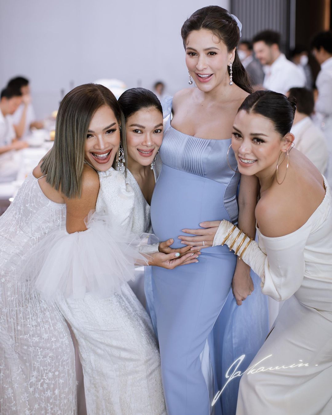 ศรีริต้า เจนเซ่น และ เพื่อนๆ โพสต์ท่าถ่ายรูป ในงาน Baby Shower