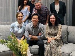 แต้ว ณฐพร เตมีรักษ์ ถ่ายภาพร่วมกับพ่อแม่ และพี่น้อง ของ ไฮโซณัย ประณัย พรประภา แฟนหนุ่ม