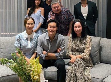 แต้ว ณฐพร เตมีรักษ์ ถ่ายภาพร่วมกับพ่อแม่ และพี่น้อง ของ ไฮโซณัย ประณัย พรประภา แฟนหนุ่ม