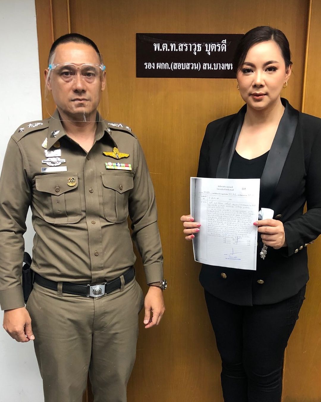 บุ๋ม ปนัดดา วงศ์ผู้ดี เข้าแจ้งความ ที่สถานีตำรวจนครบาลบางเขน เพราะมีชายอ้างเป็นสามี มาหาที่หน้าบ้าน เวลาเที่ยงคืน